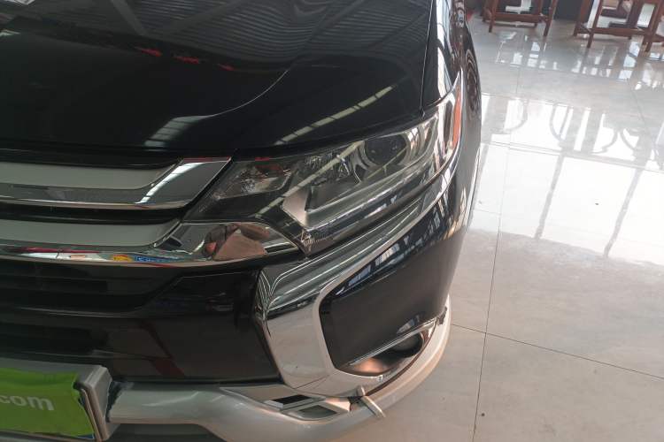 Used Mitsubishi Outlander 2018 2.0L Two-Wheel Drive Glory Edition 5 Seats Left Front Headlight