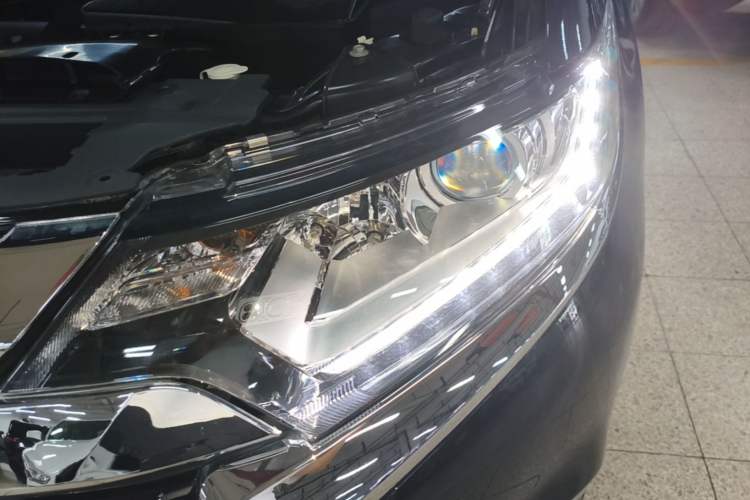Used Mitsubishi Outlander 2018 2.0L Two-Wheel-Drive Jiale Edition 7-Seater Left Front Headlight