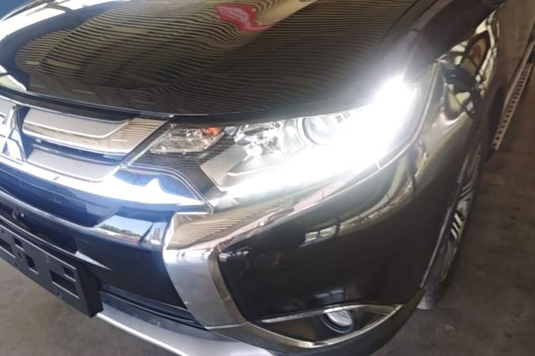 Used Mitsubishi Outlander 2018 2.0L Two-Wheel Drive Glory Edition 5 Seats Left Front Headlight