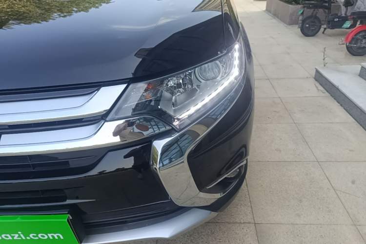 Used Mitsubishi Outlander 2018 2.0L Two-Wheel Drive Glory Edition 5 Seats Left Front Headlight