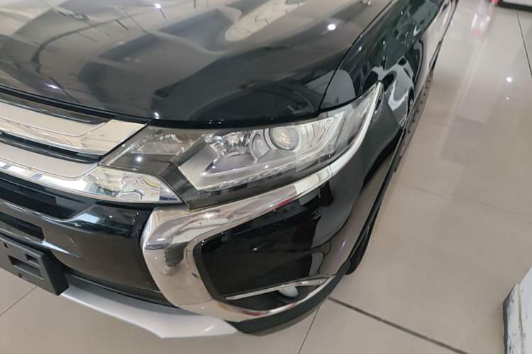 Used Mitsubishi Outlander 2018 2.0L Two-Wheel-Drive Jiale Edition 7-Seater Left Front Headlight