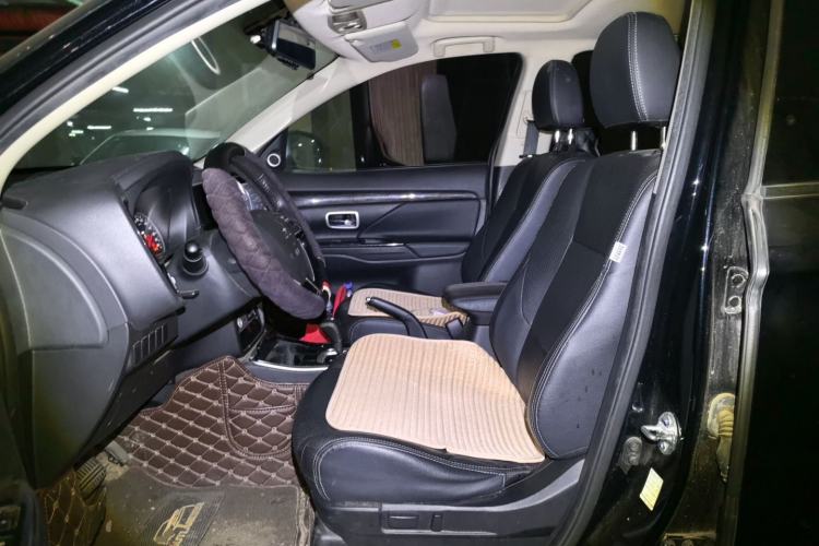 Used Mitsubishi Outlander 2018 2.0L Two-Wheel Drive Glory Edition 5 Seats Left Front Seat