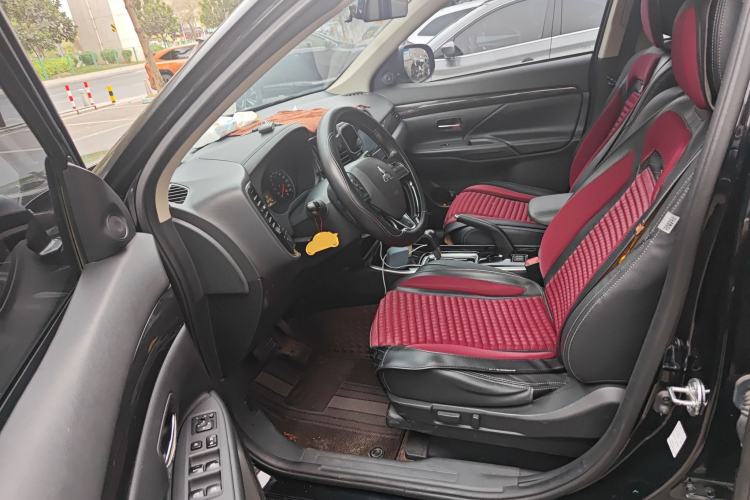 Used Mitsubishi Outlander 2018 2.0L Two-Wheel Drive Glory Edition 5 Seats Left Front Seat