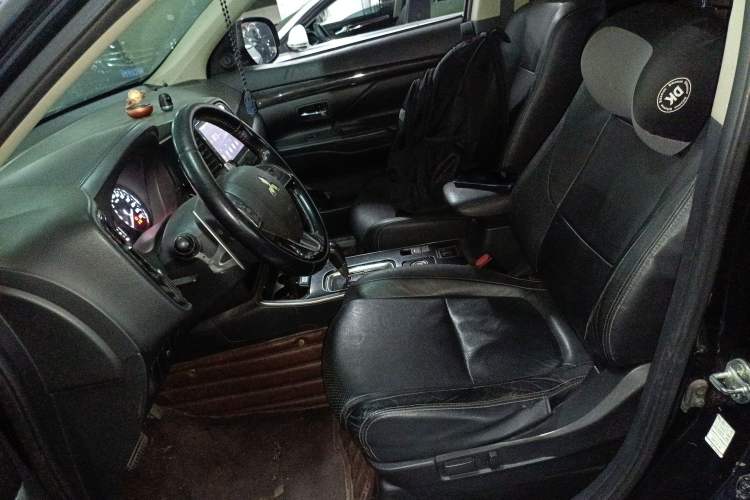 Used Mitsubishi Outlander 2018 2.4L 4x4 Elite Edition 5 Seats Left Front Seat