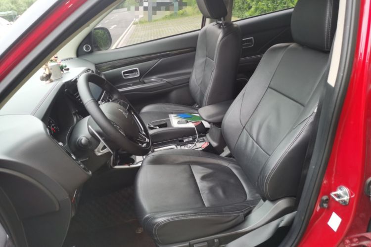Used Mitsubishi Outlander 2018 2.4L 4x4 Luxury Edition 7-Seater Left Front Seat