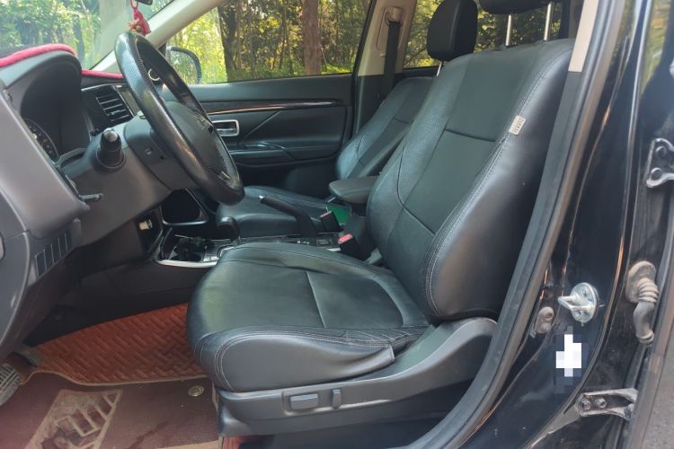 Used Mitsubishi Outlander 2018 2.0L Two-Wheel Drive Glory Edition 5 Seats Left Front Seat