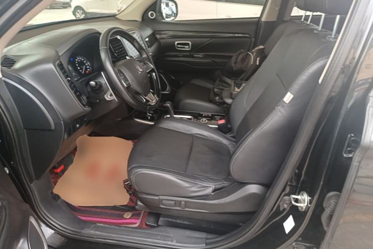 Used Mitsubishi Outlander 2018 2.4L 4x4 Elite Edition 5 Seats Left Front Seat