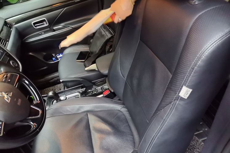 Used Mitsubishi Outlander 2018 2.0L Two-Wheel Drive Glory Edition 5 Seats Left Front Seat
