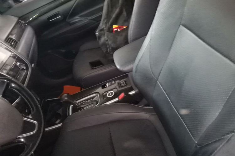 Used Mitsubishi Outlander 2018 2.4L 4x4 Elite Edition 5 Seats Left Front Seat
