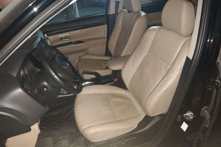 Used Mitsubishi Outlander 2018 2.0L Two-Wheel Drive Glory Edition 5 Seats Left Front Seat