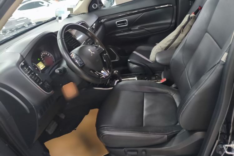 Used Mitsubishi Outlander 2018 2.0L Two-Wheel-Drive Jiale Edition 7-Seater Left Front Seat