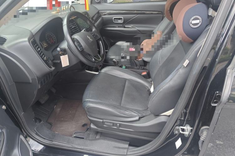 Used Mitsubishi Outlander 2018 2.0L Two-Wheel Drive Glory Edition 5 Seats Left Front Seat