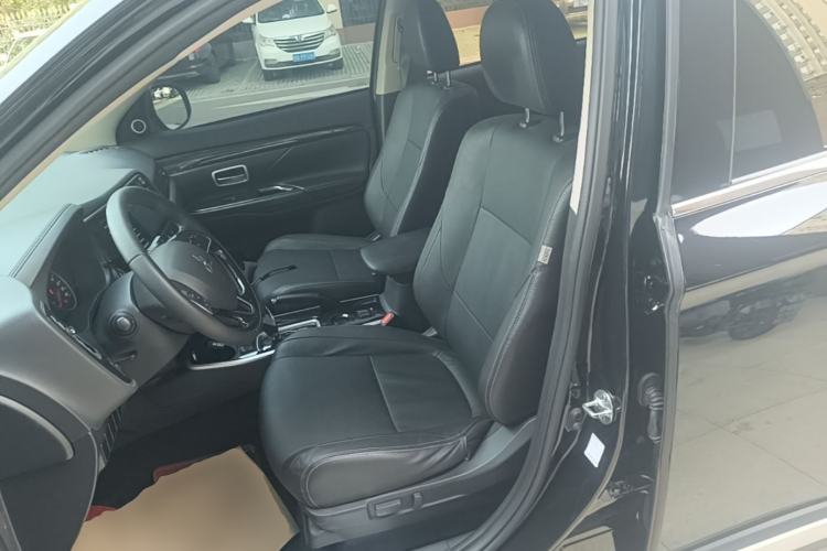 Used Mitsubishi Outlander 2018 2.0L Two-Wheel Drive Glory Edition 5 Seats Left Front Seat