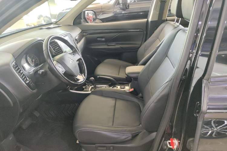 Used Mitsubishi Outlander 2018 2.0L Two-Wheel-Drive Jiale Edition 7-Seater Left Front Seat