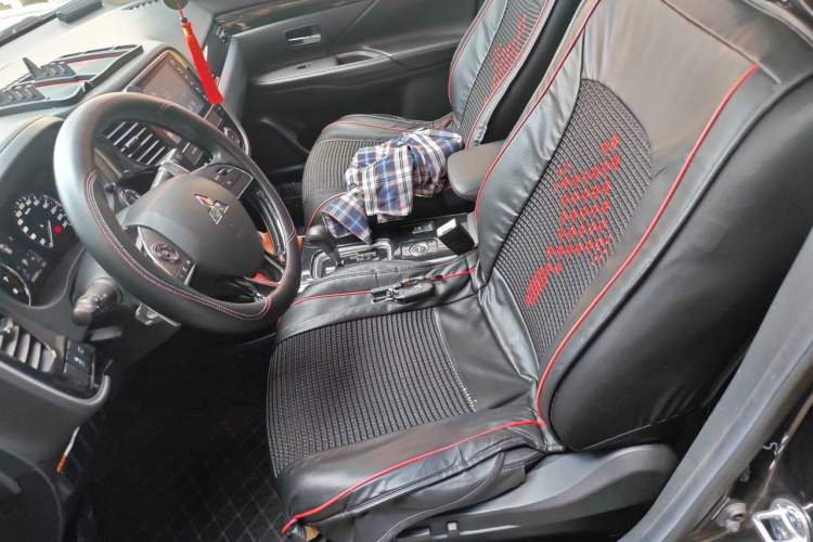 Used Mitsubishi Outlander 2018 2.4L 4x4 Luxury Edition 7-Seater Left Front Seat