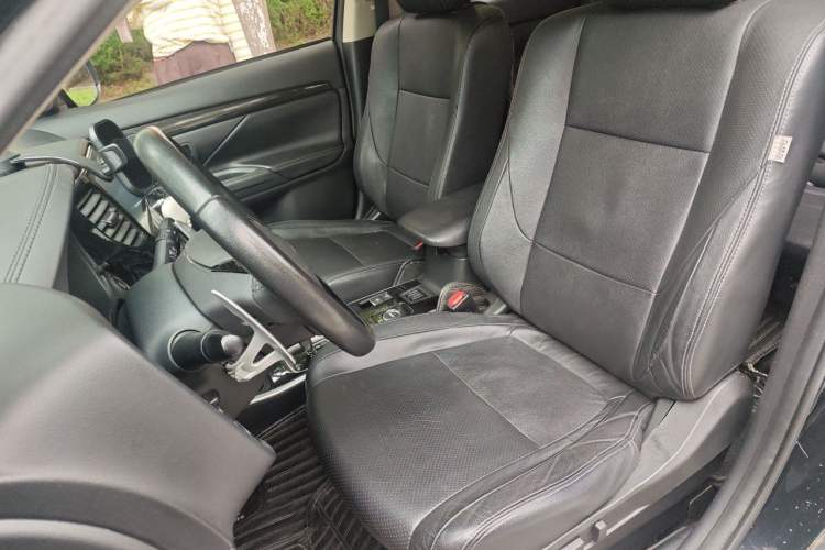 Used Mitsubishi Outlander 2018 2.4L 4x4 Elite Edition 5 Seats Left Front Seat