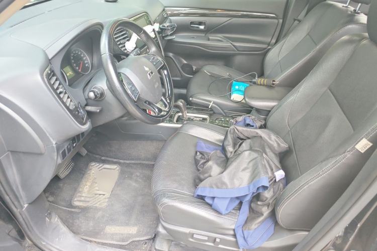 Used Mitsubishi Outlander 2018 2.0L Two-Wheel Drive Glory Edition 5 Seats Left Front Seat
