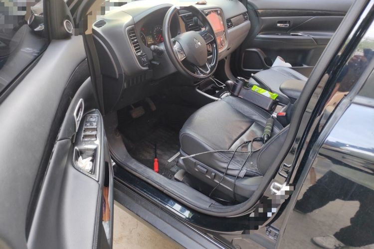 Used Mitsubishi Outlander 2018 2.0L Two-Wheel Drive Glory Edition 5 Seats Left Front Seat
