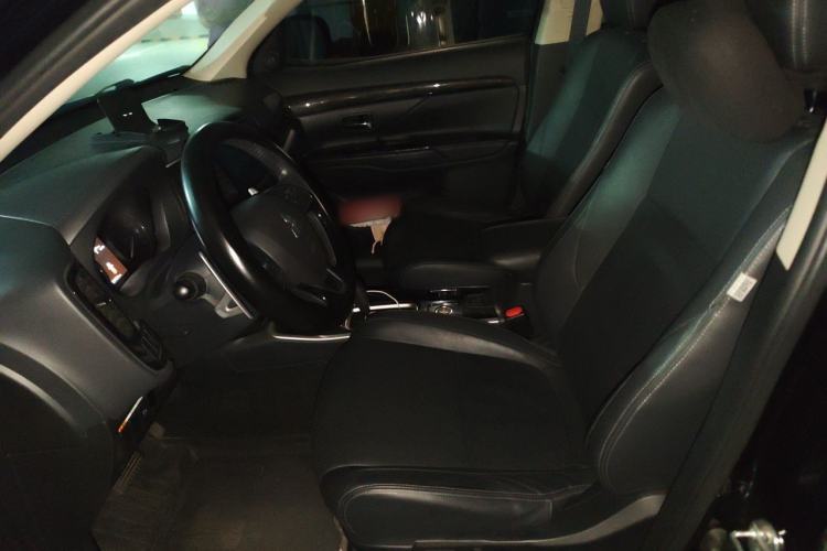 Used Mitsubishi Outlander 2018 2.4L 4x4 Elite Edition 5 Seats Left Front Seat