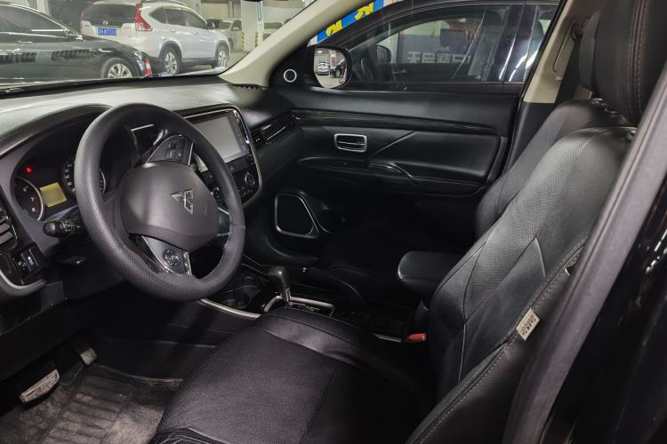 Used Mitsubishi Outlander 2018 2.0L Two-Wheel Drive Glory Edition 5 Seats Left Front Seat
