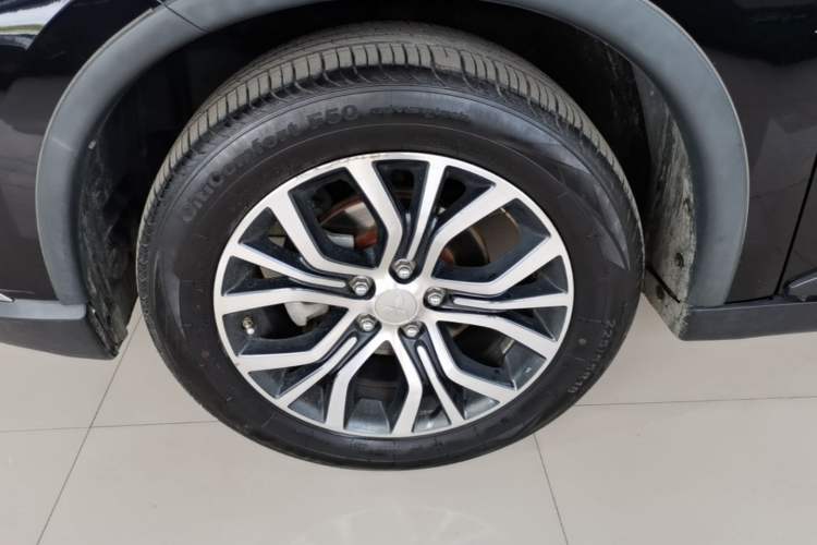 Used Mitsubishi Outlander 2018 2.0L Two-Wheel Drive Glory Edition 5 Seats Left Front Wheel Hub
