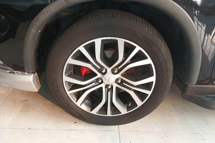 Used Mitsubishi Outlander 2018 2.0L Two-Wheel Drive Glory Edition 5 Seats Left Front Wheel Hub