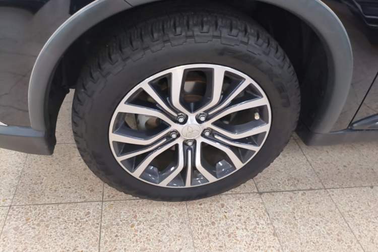 Used Mitsubishi Outlander 2018 2.0L Two-Wheel-Drive Jiale Edition 7-Seater Left Front Wheel Hub