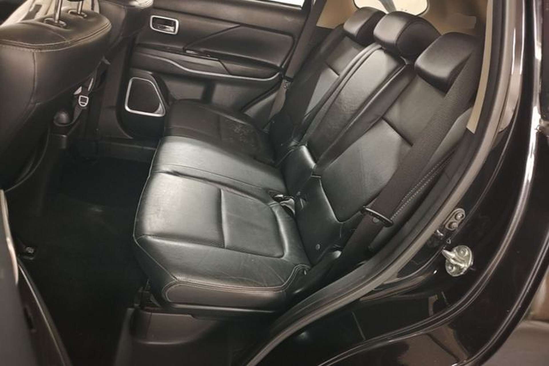 Used Mitsubishi Outlander 2018 2.0L Two-Wheel Drive Glory Edition 5 Seats Left Rear Seat
