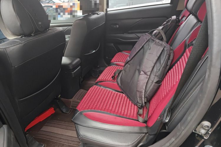 Used Mitsubishi Outlander 2018 2.0L Two-Wheel Drive Glory Edition 5 Seats Left Rear Seat