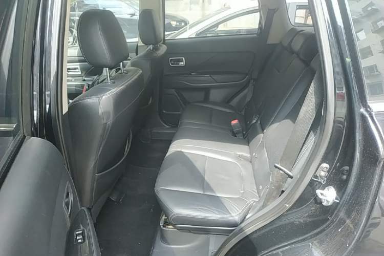 Used Mitsubishi Outlander 2018 2.0L Two-Wheel Drive Glory Edition 5 Seats Left Rear Seat