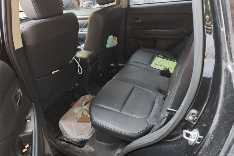 Used Mitsubishi Outlander 2018 2.0L Two-Wheel Drive Glory Edition 5 Seats Left Rear Seat