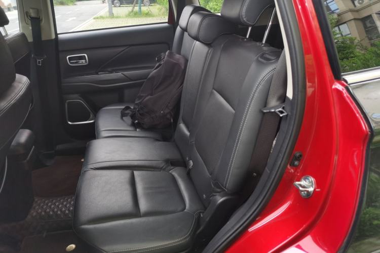 Used Mitsubishi Outlander 2018 2.4L 4x4 Luxury Edition 7-Seater Left Rear Seat