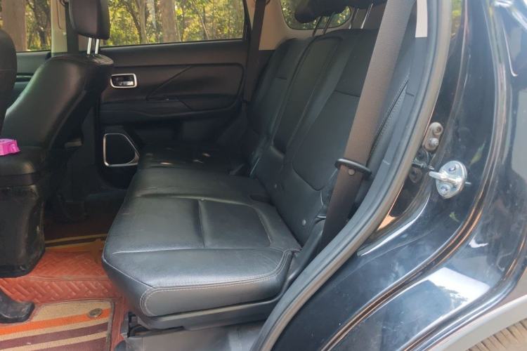 Used Mitsubishi Outlander 2018 2.0L Two-Wheel Drive Glory Edition 5 Seats Left Rear Seat