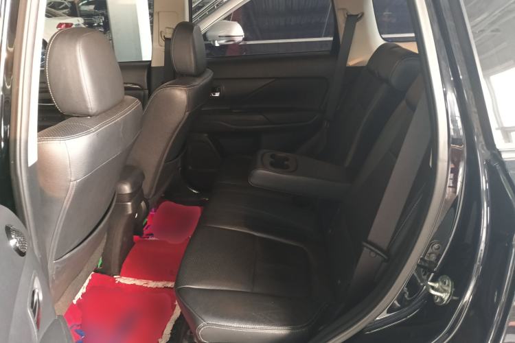 Used Mitsubishi Outlander 2018 2.0L Two-Wheel Drive Glory Edition 5 Seats Left Rear Seat