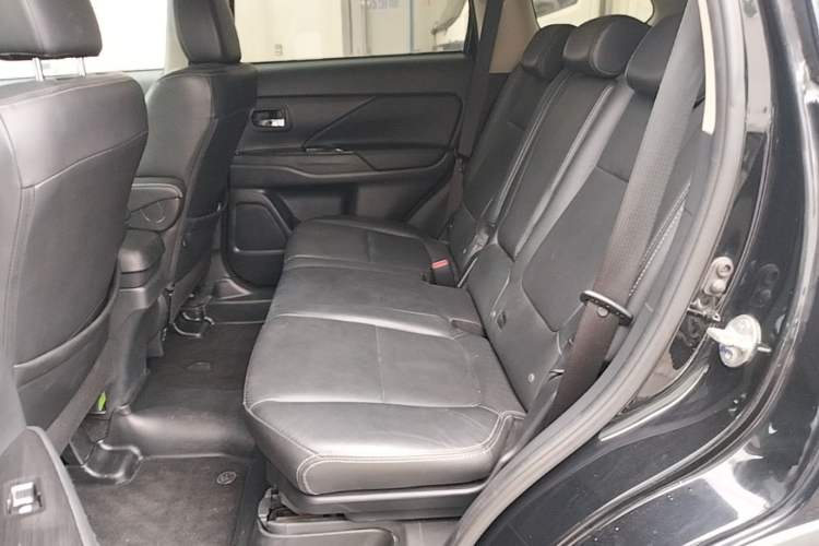 Used Mitsubishi Outlander 2018 2.4L 4x4 Elite Edition 5 Seats Left Rear Seat