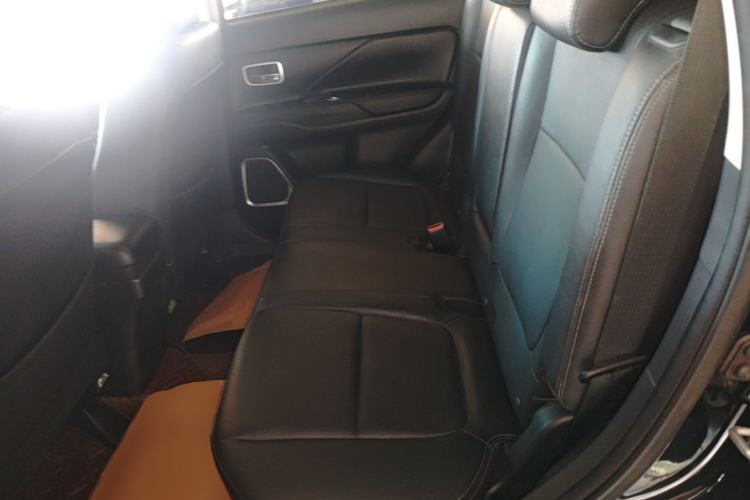 Used Mitsubishi Outlander 2018 2.0L Two-Wheel Drive Glory Edition 5 Seats Left Rear Seat