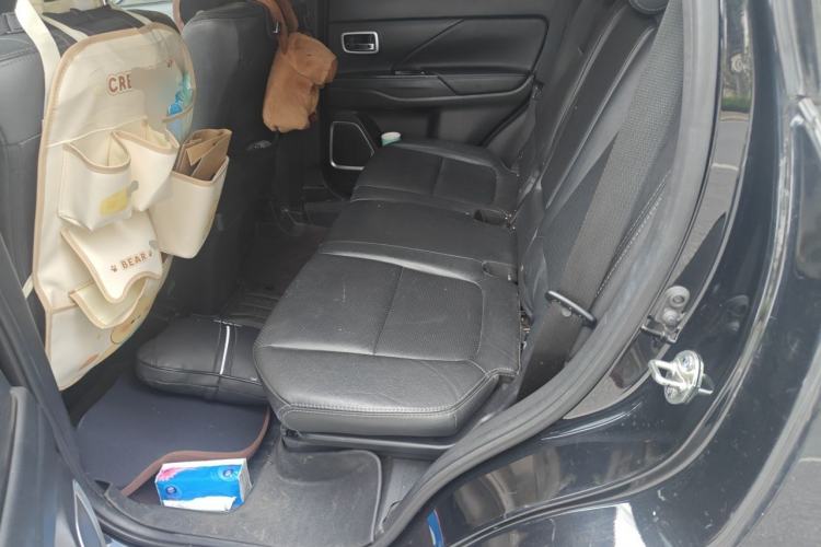 Used Mitsubishi Outlander 2018 2.0L Two-Wheel Drive Glory Edition 5 Seats Left Rear Seat