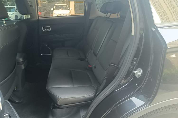 Used Mitsubishi Outlander 2018 2.0L Two-Wheel Drive Glory Edition 5 Seats Left Rear Seat