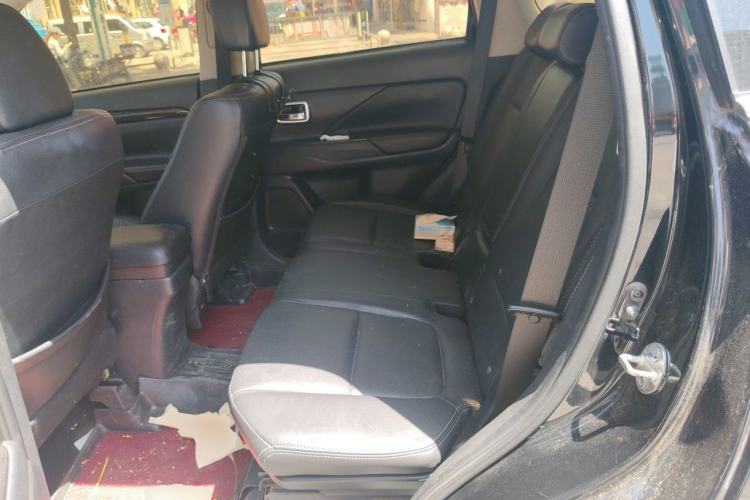 Used Mitsubishi Outlander 2018 2.4L 4x4 Elite Edition 5 Seats Left Rear Seat