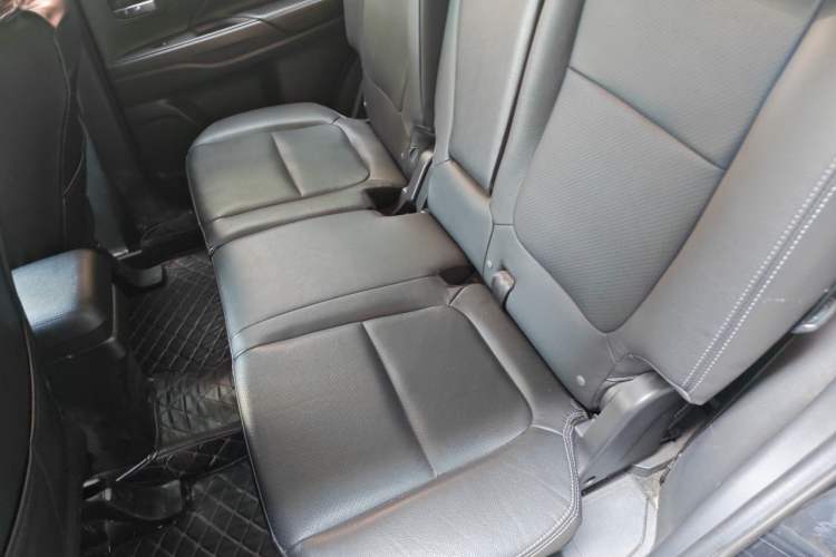 Used Mitsubishi Outlander 2018 2.4L 4x4 Luxury Edition 7-Seater Left Rear Seat