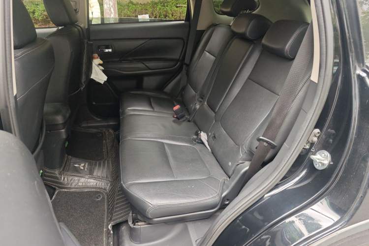 Used Mitsubishi Outlander 2018 2.4L 4x4 Elite Edition 5 Seats Left Rear Seat