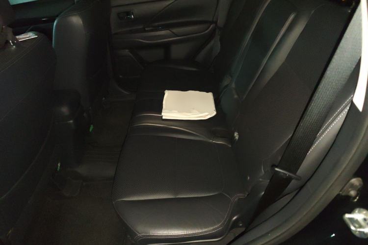 Used Mitsubishi Outlander 2018 2.4L 4x4 Elite Edition 5 Seats Left Rear Seat