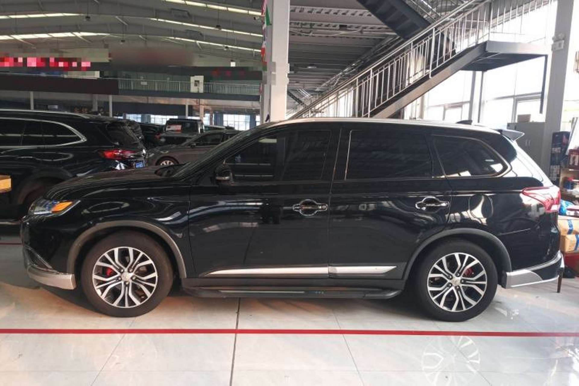 Used Mitsubishi Outlander 2018 2.0L Two-Wheel Drive Glory Edition 5 Seats Left Side