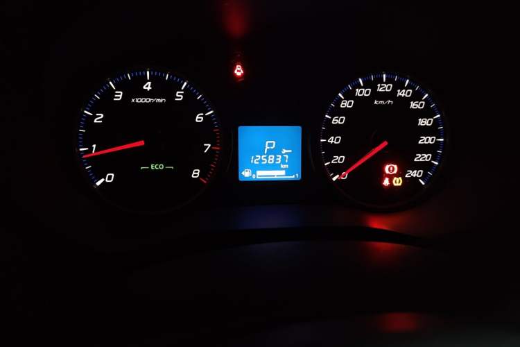 Used Mitsubishi Outlander 2018 2.0L Two-Wheel Drive Glory Edition 5 Seats Odometer Close Up
