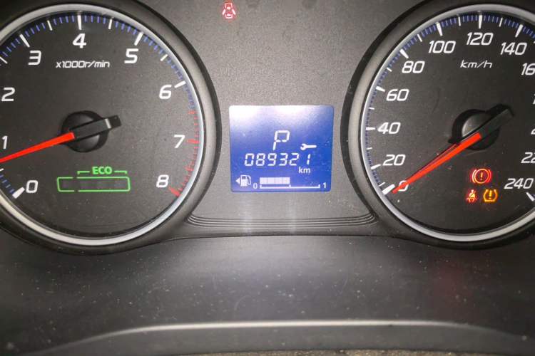 Used Mitsubishi Outlander 2018 2.0L Two-Wheel Drive Glory Edition 5 Seats Odometer Close Up