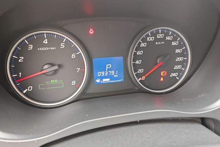 Used Mitsubishi Outlander 2018 2.0L Two-Wheel Drive Glory Edition 5 Seats Odometer Close Up
