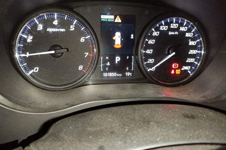 Used Mitsubishi Outlander 2018 2.4L 4x4 Elite Edition 5 Seats Odometer Close Up