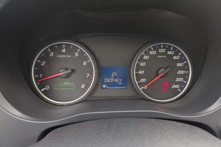 Used Mitsubishi Outlander 2018 2.0L Two-Wheel Drive Glory Edition 5 Seats Odometer Close Up
