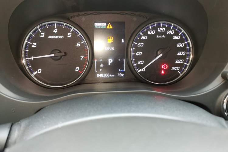 Used Mitsubishi Outlander 2018 2.4L 4x4 Luxury Edition 7-Seater Odometer Close Up