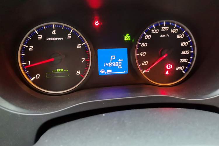 Used Mitsubishi Outlander 2018 2.0L Two-Wheel Drive Glory Edition 5 Seats Odometer Close Up